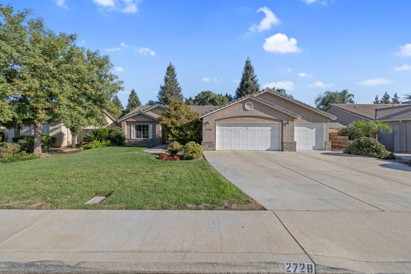 2728 W OAKRIDGE AVE, VISALIA, CA 93291 - Image efe19a600efc32eaf7492cdad6e79da5/867448227