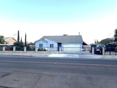 Photo of 721 W Sonora Avenue, Tulare, CA 93274 (MLS # 244411)