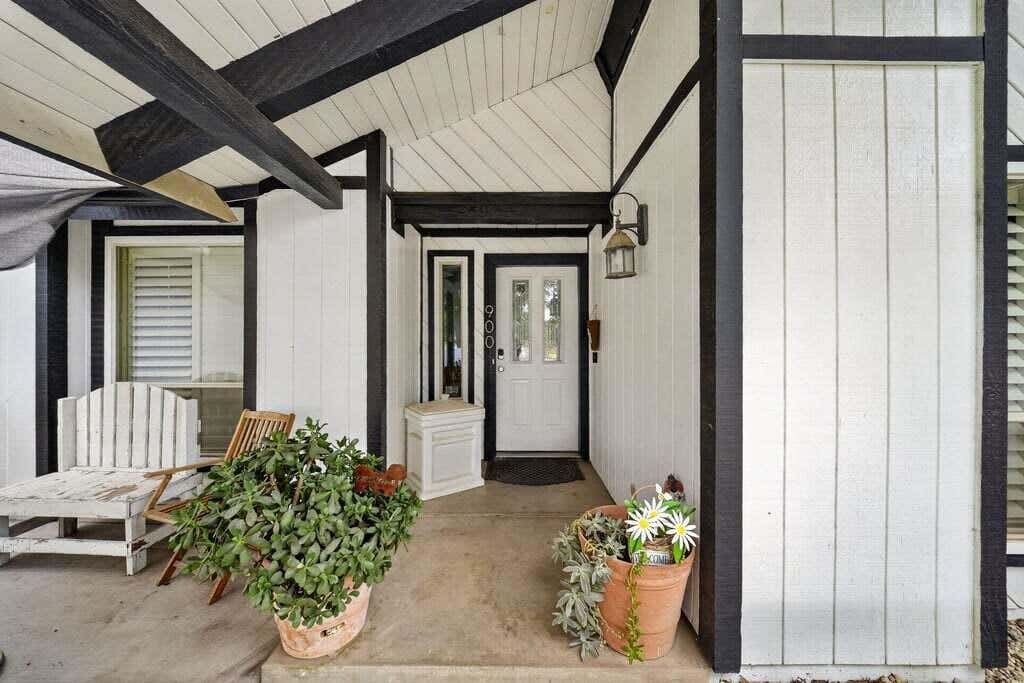Photo of 900 N Vista Street, Visalia, CA 93292 (MLS # 241934)