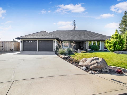Photo of 1316 E Paradise Court, Visalia, CA 93292 (MLS # 243057)