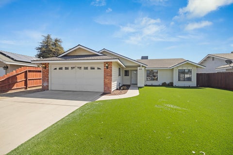 Photo of 432 Parkview Court, Tulare, CA 93274 (MLS # 243594)