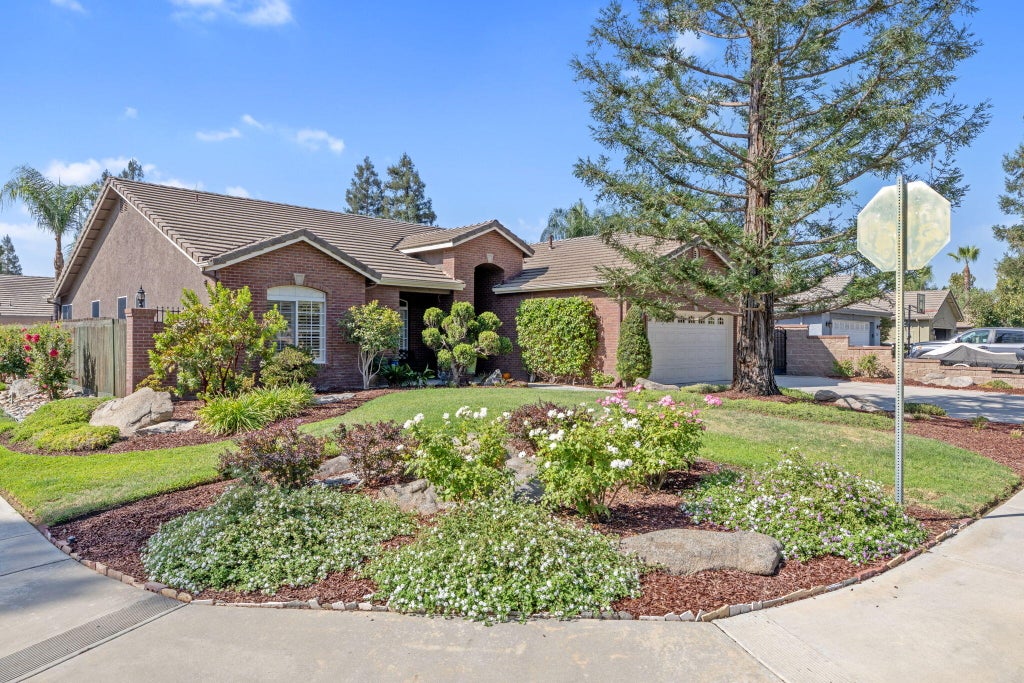 Photo of 2723 W Clinton Court, Visalia, CA 93291 (MLS # 243858)