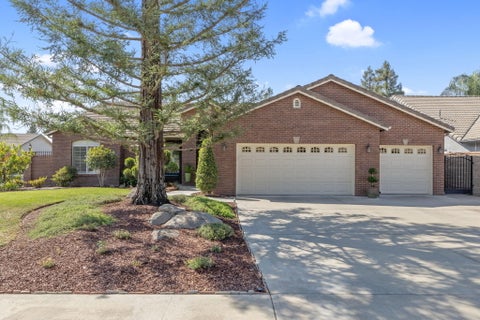 Photo of 2723 W Clinton Court, Visalia, CA 93291 (MLS # 243858)