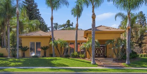 Photo of 2135 SE Cottonwood Circle, Visalia, CA 93277 (MLS # 240319)