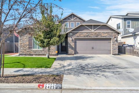 Photo of 2425 N Divisadero Street, Visalia, CA 93291 (MLS # 240768)