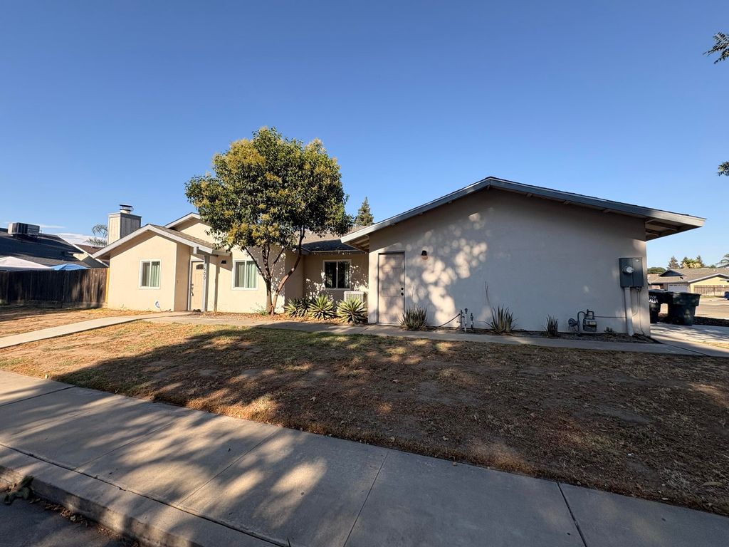 Photo of 1600 N Goddard Street, Visalia, CA 93292 (MLS # 242390)