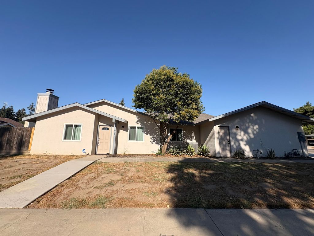 Photo of 1600 N Goddard Street, Visalia, CA 93292 (MLS # 242390)