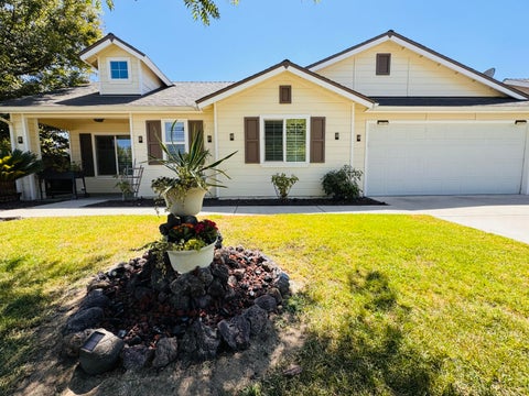 Photo of 5824 E Kaviland Avenue, Fresno, CA 93727 (MLS # 243639)