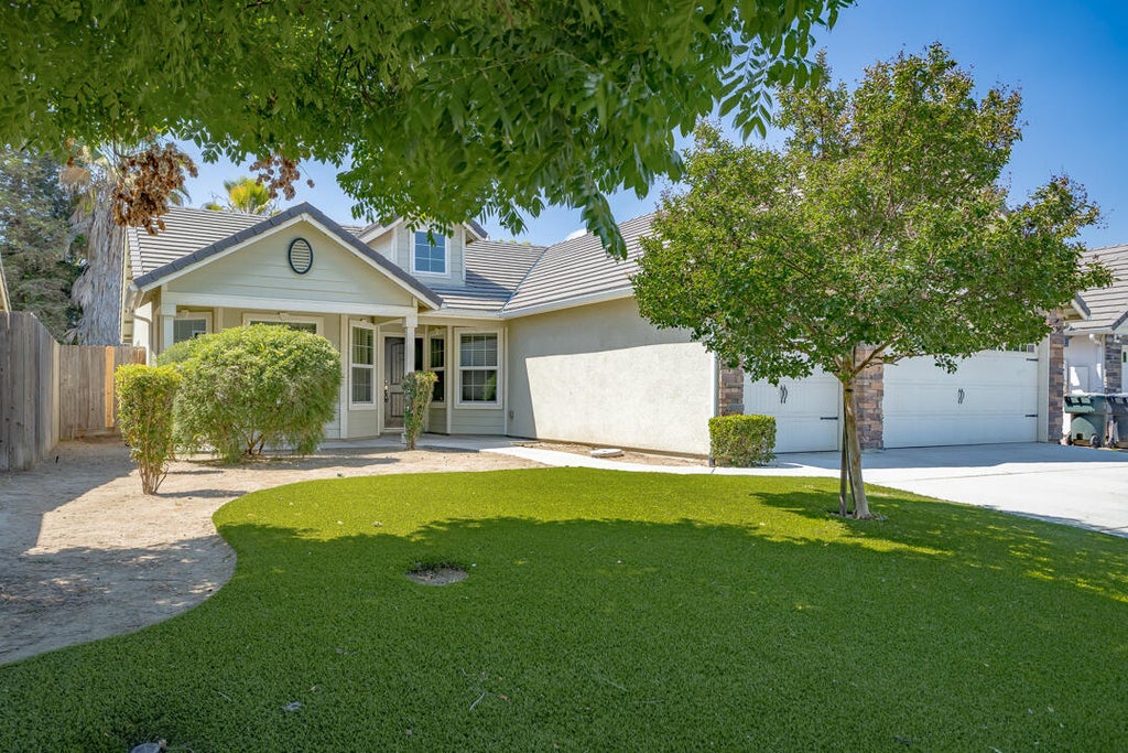 Photo of 4205 W Buena Vista Avenue, Visalia, CA 93291 (MLS # 241980)