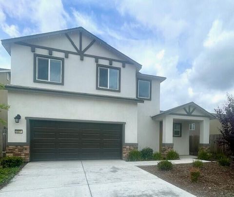 Photo of 2227 S Crumal Street, Visalia, CA 93292 (MLS # 241242)