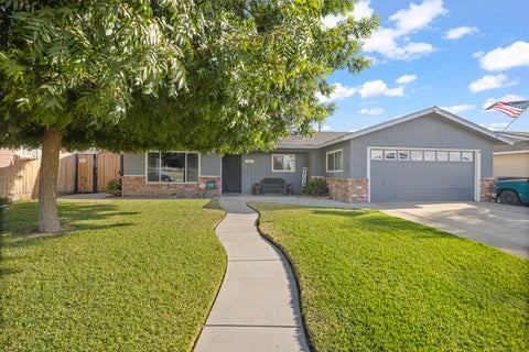 Photo of 1749 E Kohn Avenue, Tulare, CA 93274 (MLS # 243964)