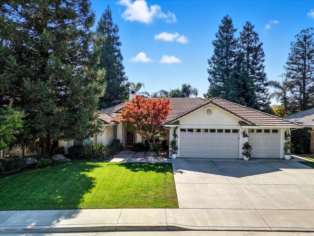 Photo of 4623 W Grove Avenue, Visalia, CA 93291 (MLS # 243734)