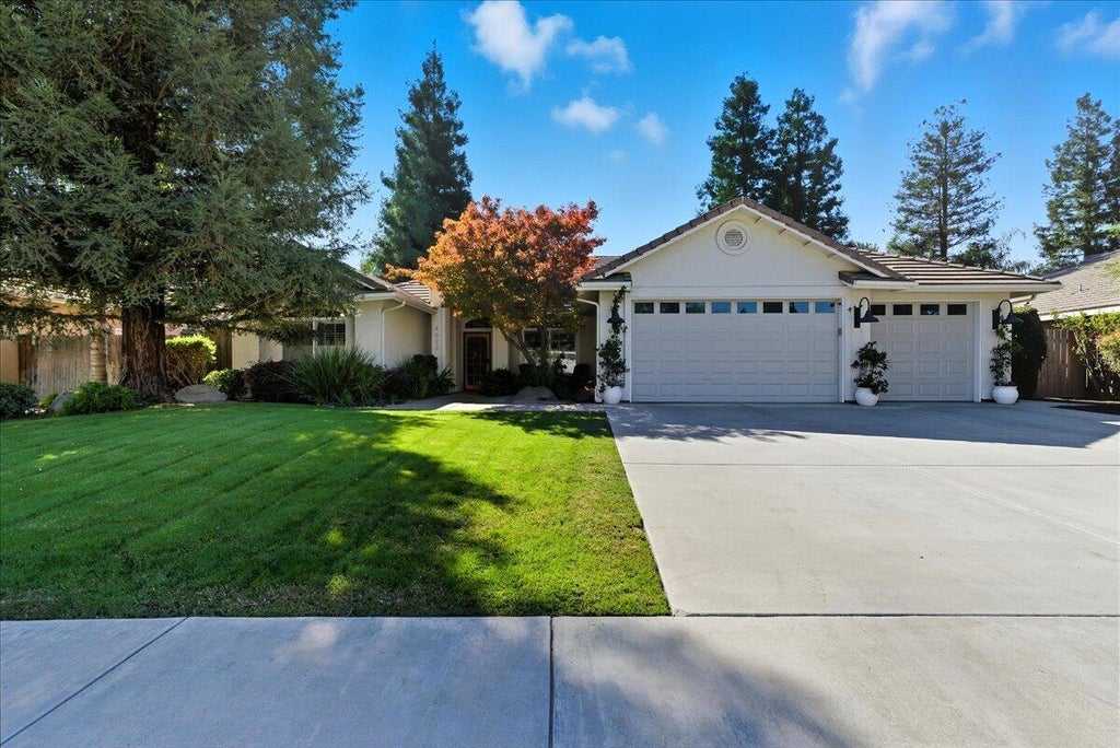 Photo of 4623 W Grove Avenue, Visalia, CA 93291 (MLS # 243734)