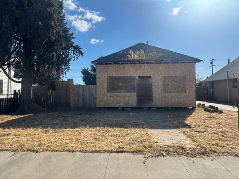 Photo of 1939 Bauder Street, Selma, CA 93662 (MLS # 241072)