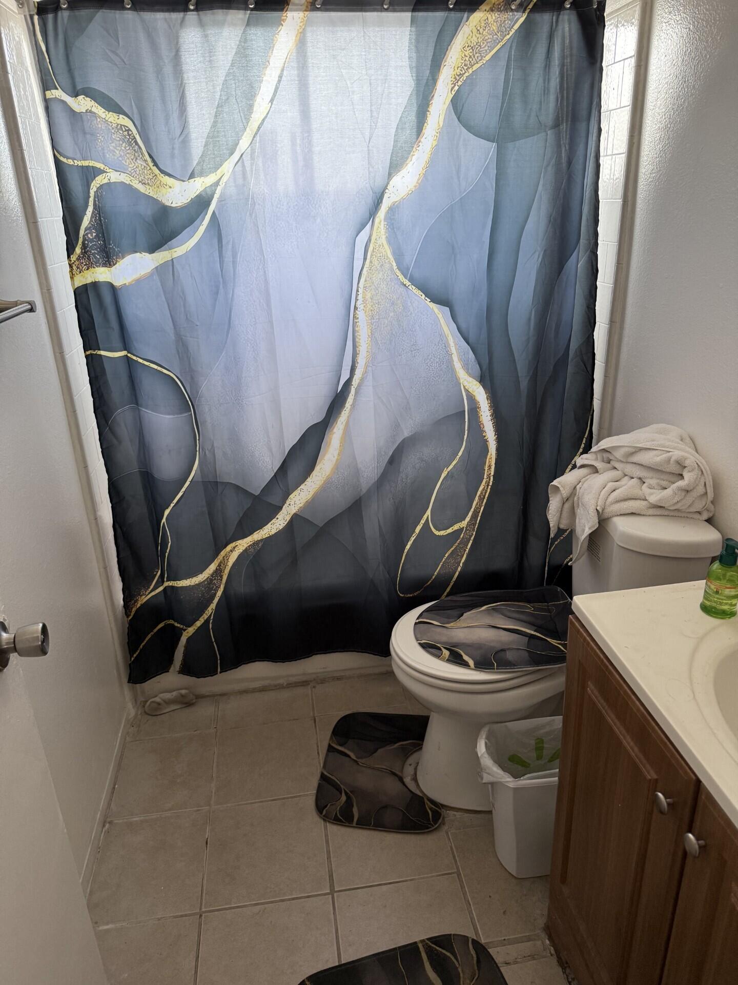 Visalia, California 93291, United States, 6 Bedrooms Bedrooms, ,3 BathroomsBathrooms,Residential,Pending,153649