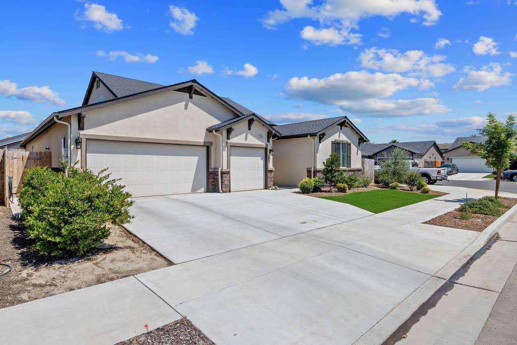 Photo of 2936 S Irma Street, Visalia, CA 93292 (MLS # 241941)