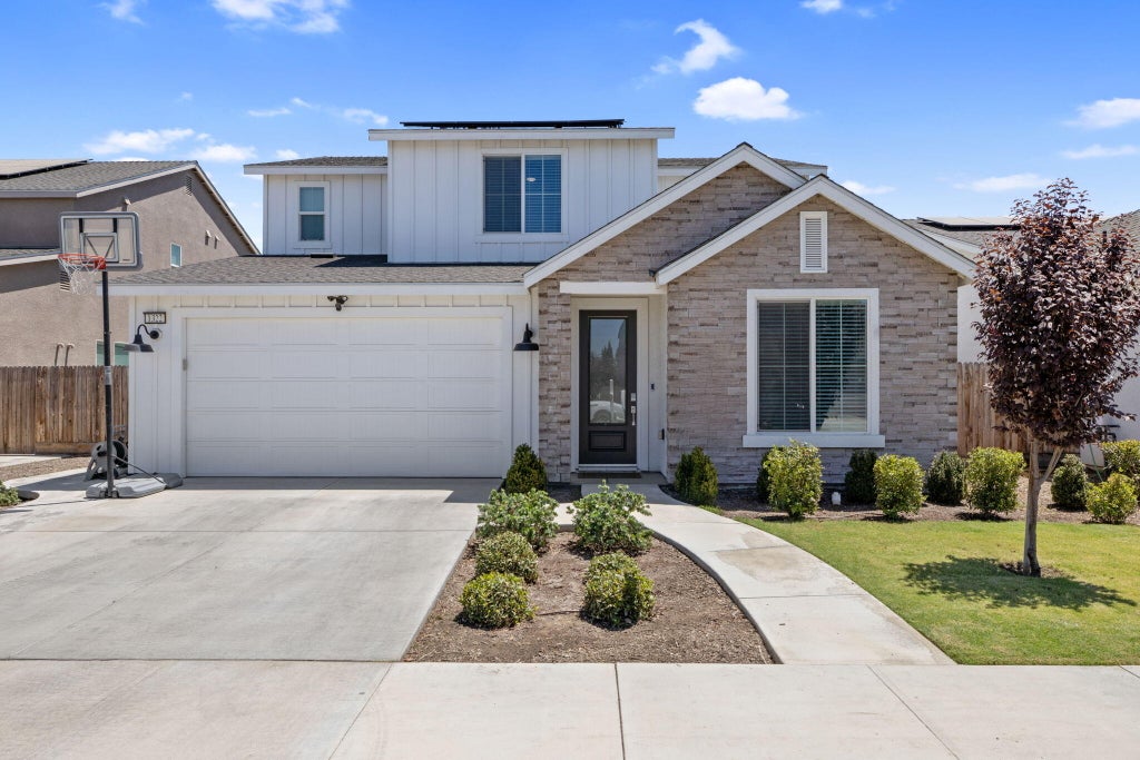 Photo of 1322 S Palm Street, Visalia, CA 93292 (MLS # 243271)