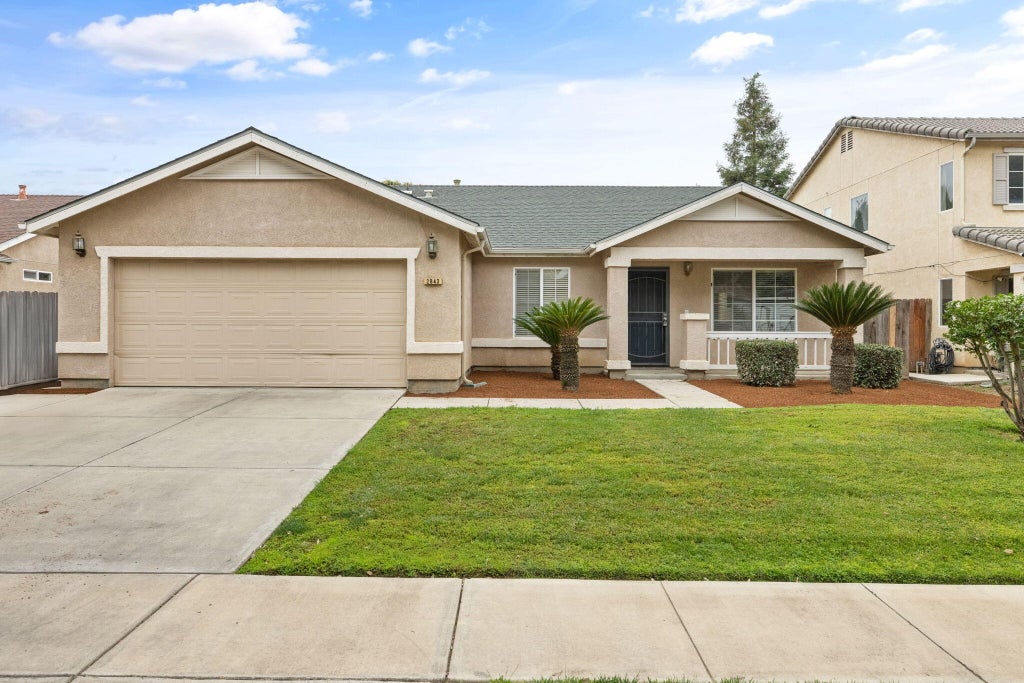 Photo of 2843 W Brooke Avenue, Visalia, CA 93291 (MLS # 241493)