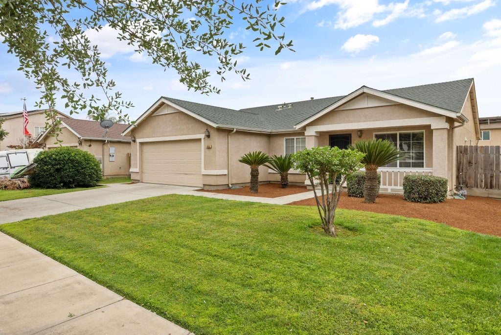 Photo of 2843 W Brooke Avenue, Visalia, CA 93291 (MLS # 241493)