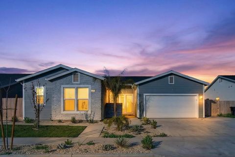 Photo of 3735 N Santa Fe Street N, Visalia, CA 93292 (MLS # 239854)