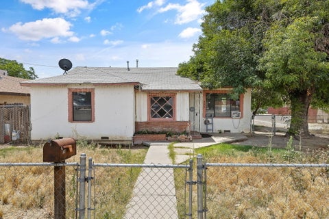 Photo of 328 W San Joaquin Street, Avenal, CA 93204 (MLS # 241850)