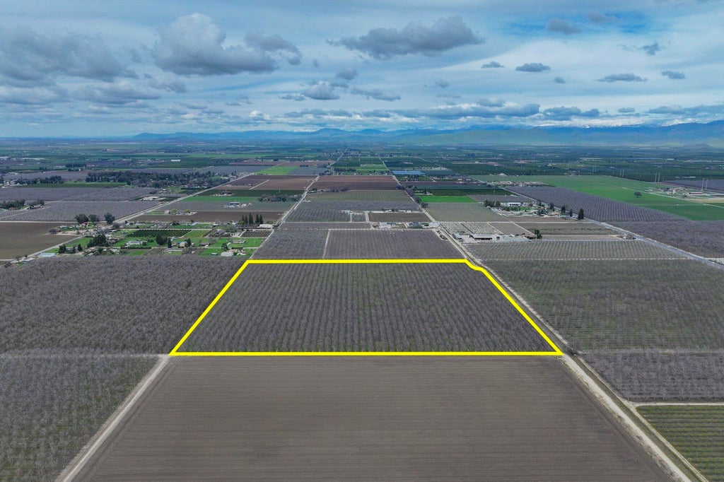Photo of 0 Road 138, Visalia, CA 93292 (MLS # 240192)