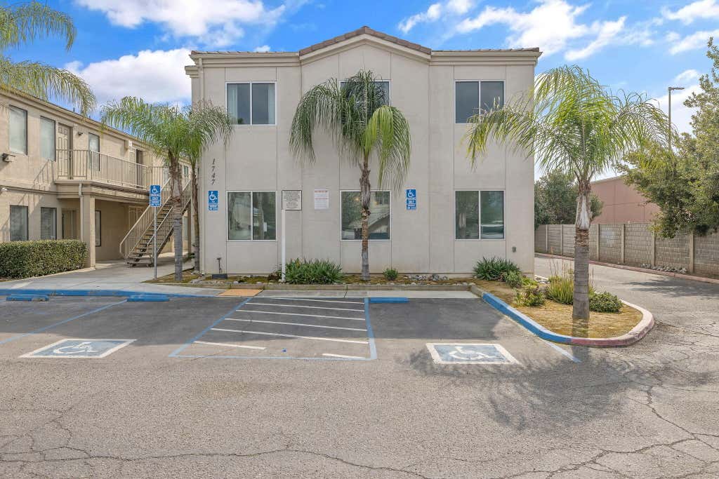 Photo of 1747 W Walnut Avenue 202 #202, Visalia, CA 93277 (MLS # 240081)
