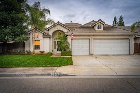Photo of 2949 E Palisade Drive, Fresno, CA 93720 (MLS # 239901)