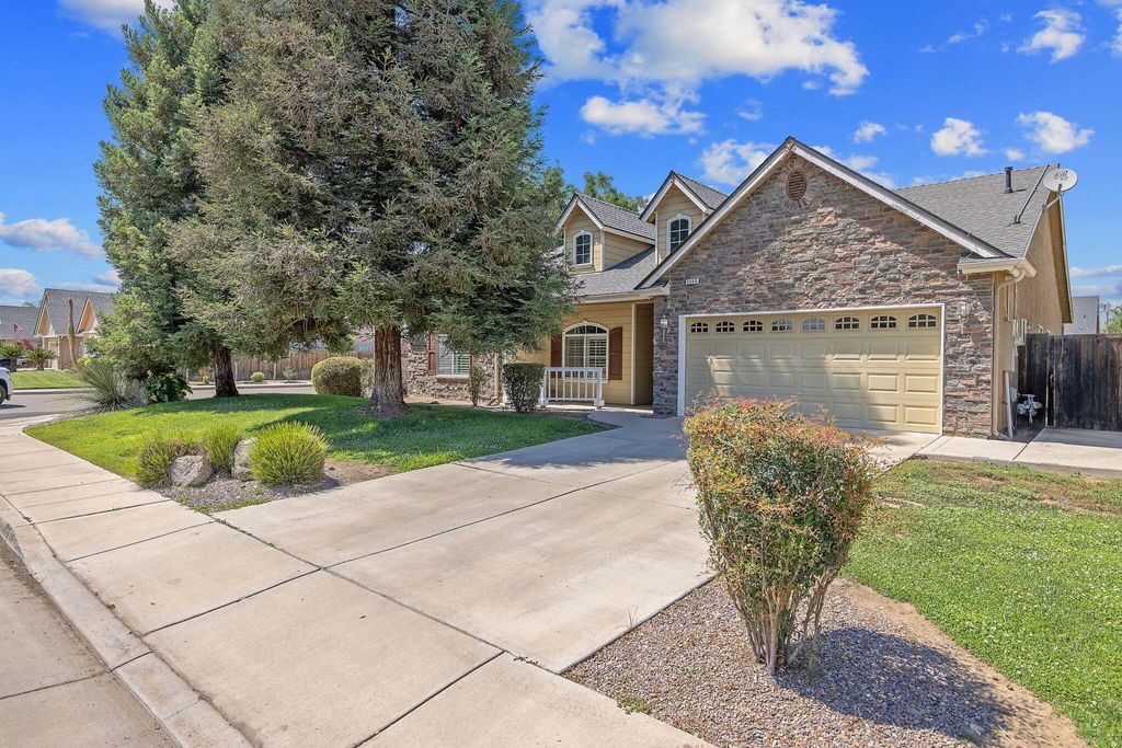 Photo of 5048 W Wren Avenue, Visalia, CA 93291 (MLS # 241638)