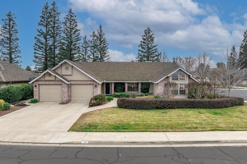 Photo of 139 E Chestnut Court, Visalia, CA 93277 (MLS # 243505)