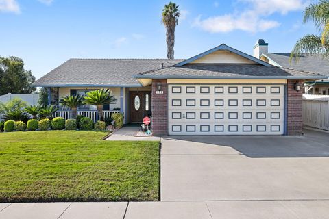 Photo of 605 Catalina Circle, Tulare, CA 93274 (MLS # 238287)