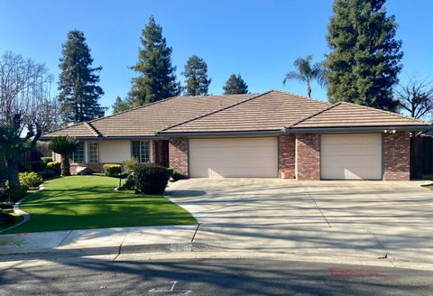 Photo of 415 Colby Place, Porterville, CA 93257 (MLS # 239303)