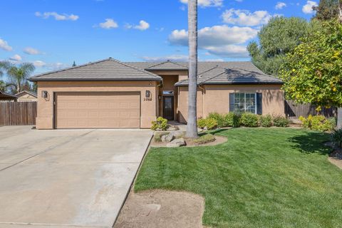 Photo of 2600 W Oakridge Avenue, Visalia, CA 93291 (MLS # 240287)