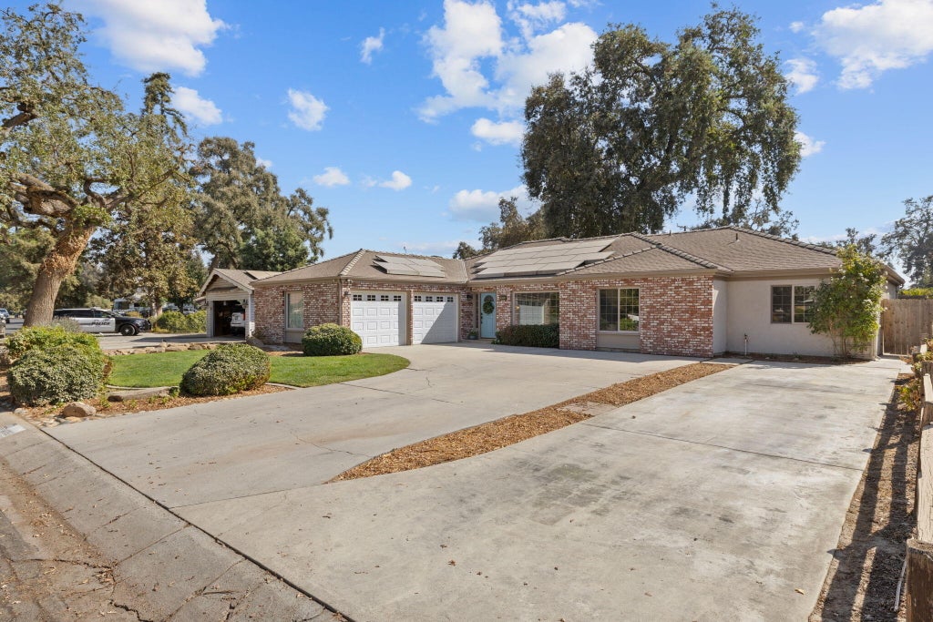 Photo of 14893 Lipson Avenue, Visalia, CA 93292 (MLS # 244601)