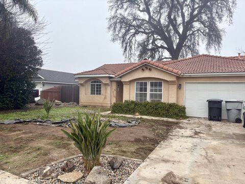 Photo of 1900 E College Avenue, Visalia, CA 93292 (MLS # 239326)