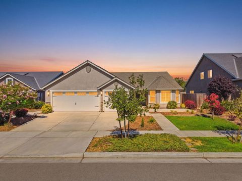 Photo of 2081 Madeline Drive, Hanford, CA 93230 (MLS # 242634)