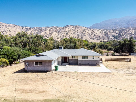 Photo of 33960 Maranatha Court, Springville, CA 93265 (MLS # 243938)