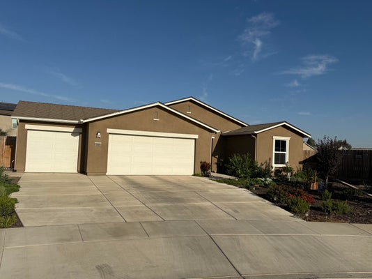 1155 SPYGLASS ST, TULARE, CA 93274 - Image faeb8cdc9968aabf01fbf90e8492f832/676242034