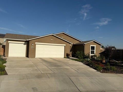 Photo of 1155 Spyglass Street, Tulare, CA 93274 (MLS # 244708)