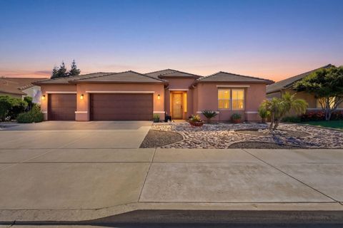 Photo of 1998 Albarino Street, Tulare, CA 93274 (MLS # 241047)