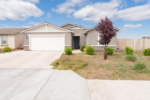 Photo of 563 Blue Ridge Street, Tulare, CA 93274 (MLS # 240831)