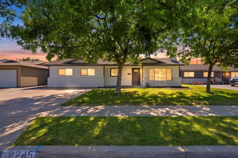 Photo of 2245 E Lemmon Way, Hanford, CA 93230 (MLS # 241624)