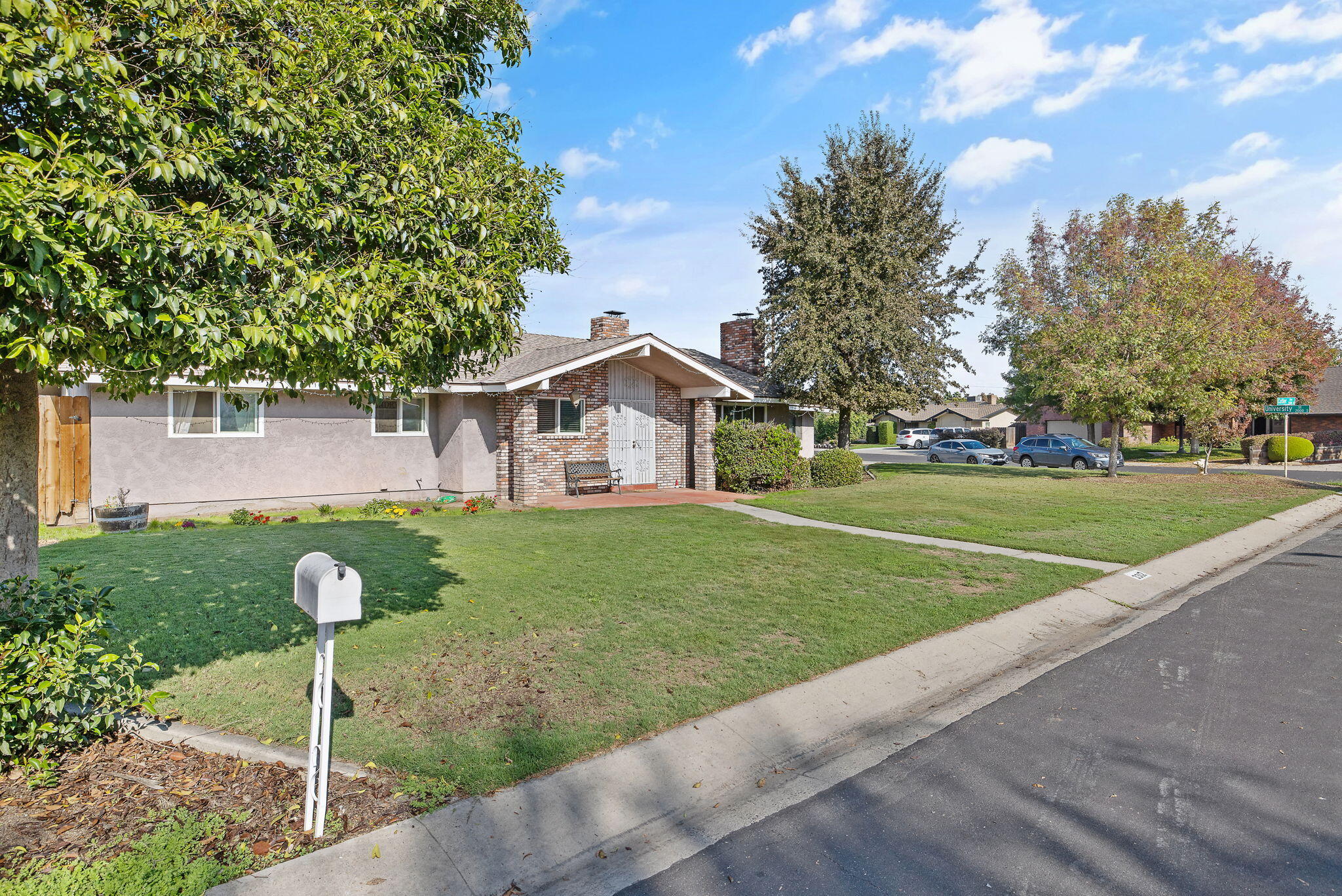 Visalia, California 93277, United States, 3 Bedrooms Bedrooms, ,2 BathroomsBathrooms,Residential,Active,247941