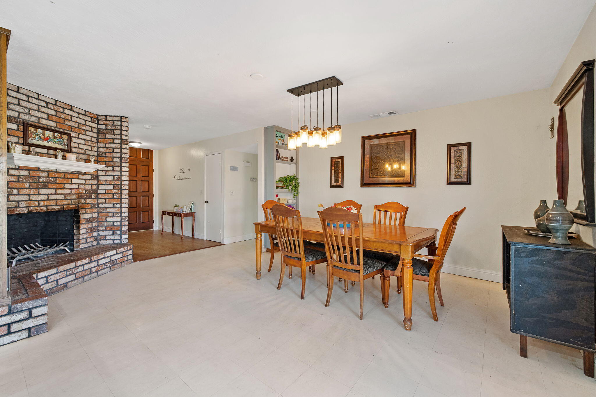 Visalia, California 93277, United States, 3 Bedrooms Bedrooms, ,2 BathroomsBathrooms,Residential,Active,247941