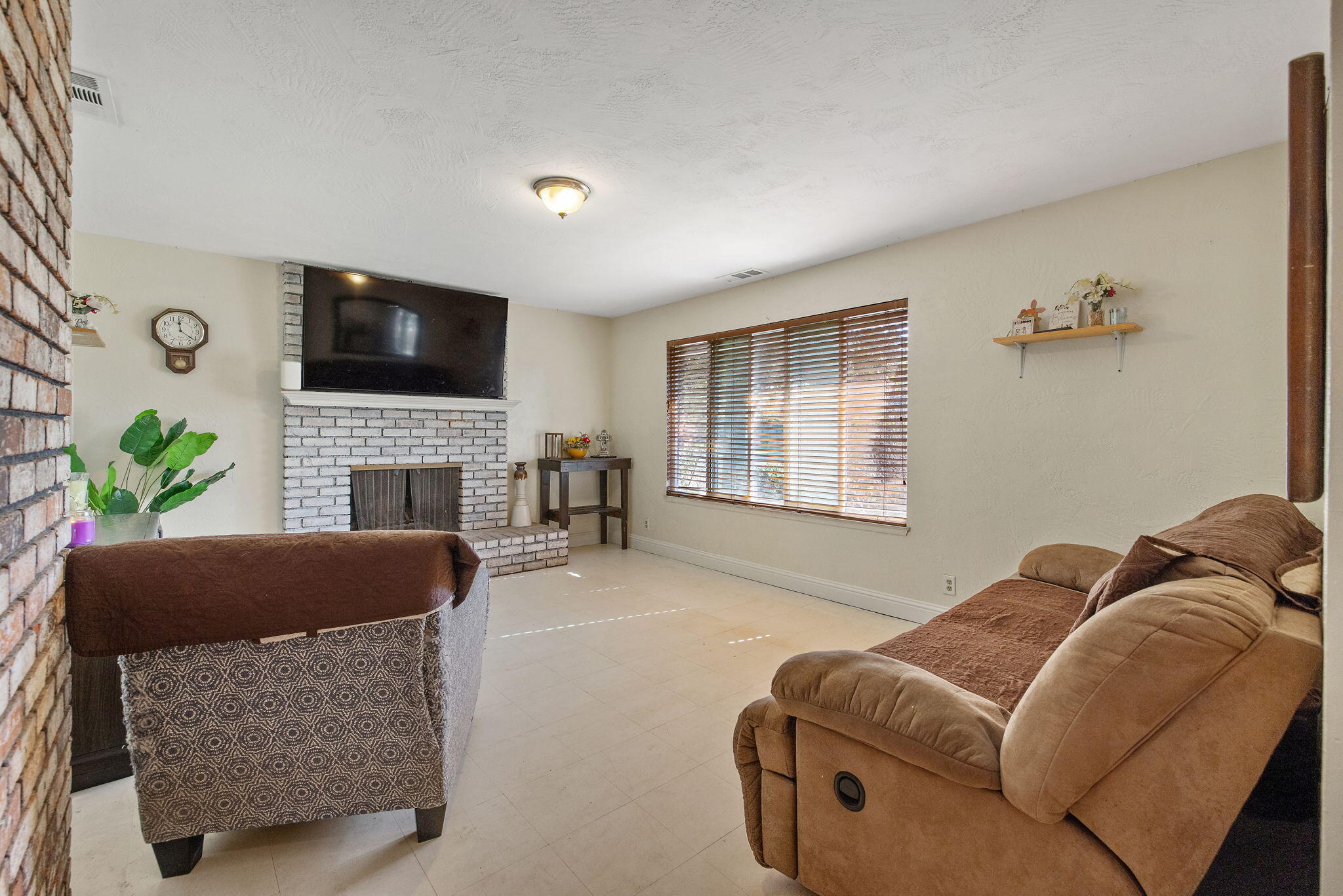 Visalia, California 93277, United States, 3 Bedrooms Bedrooms, ,2 BathroomsBathrooms,Residential,Active,247941