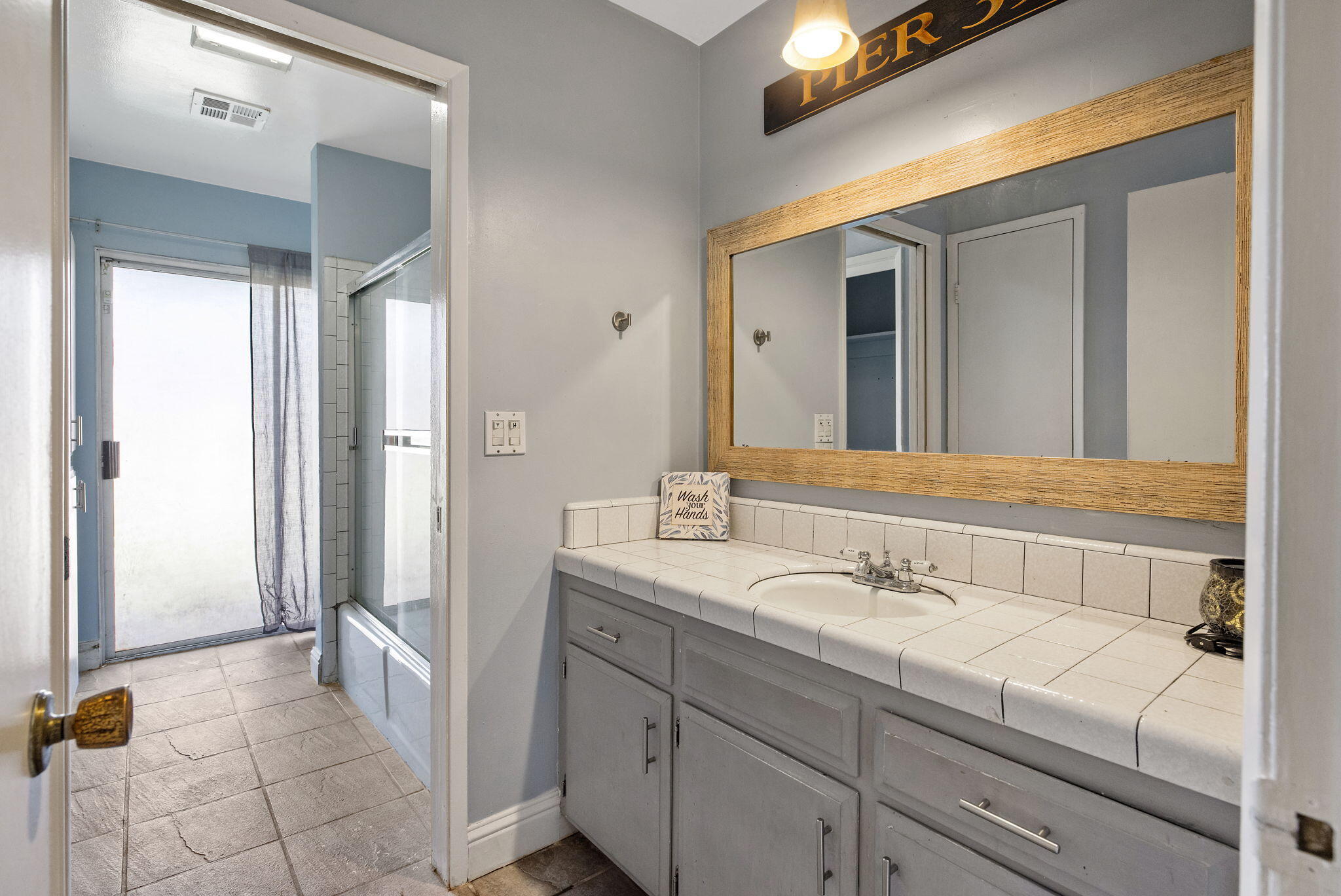 Visalia, California 93277, United States, 3 Bedrooms Bedrooms, ,2 BathroomsBathrooms,Residential,Active,247941