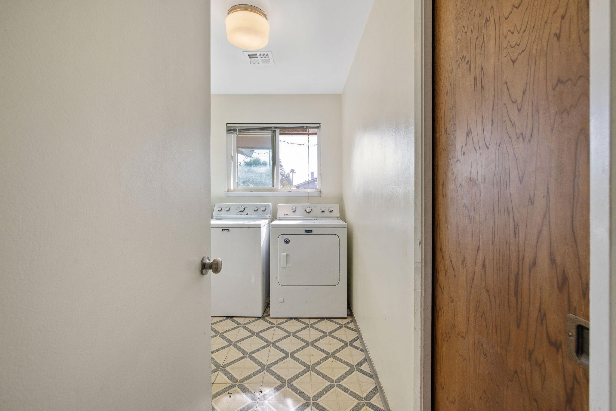 Visalia, California 93277, United States, 3 Bedrooms Bedrooms, ,2 BathroomsBathrooms,Residential,Active,247941