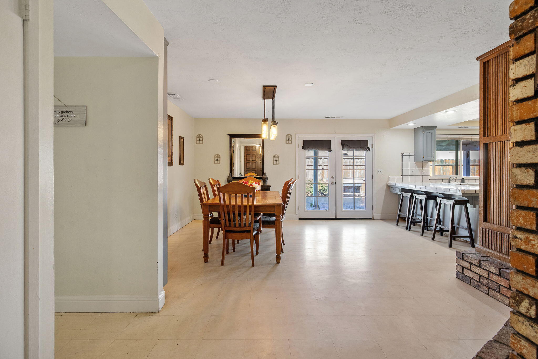 Visalia, California 93277, United States, 3 Bedrooms Bedrooms, ,2 BathroomsBathrooms,Residential,Active,247941