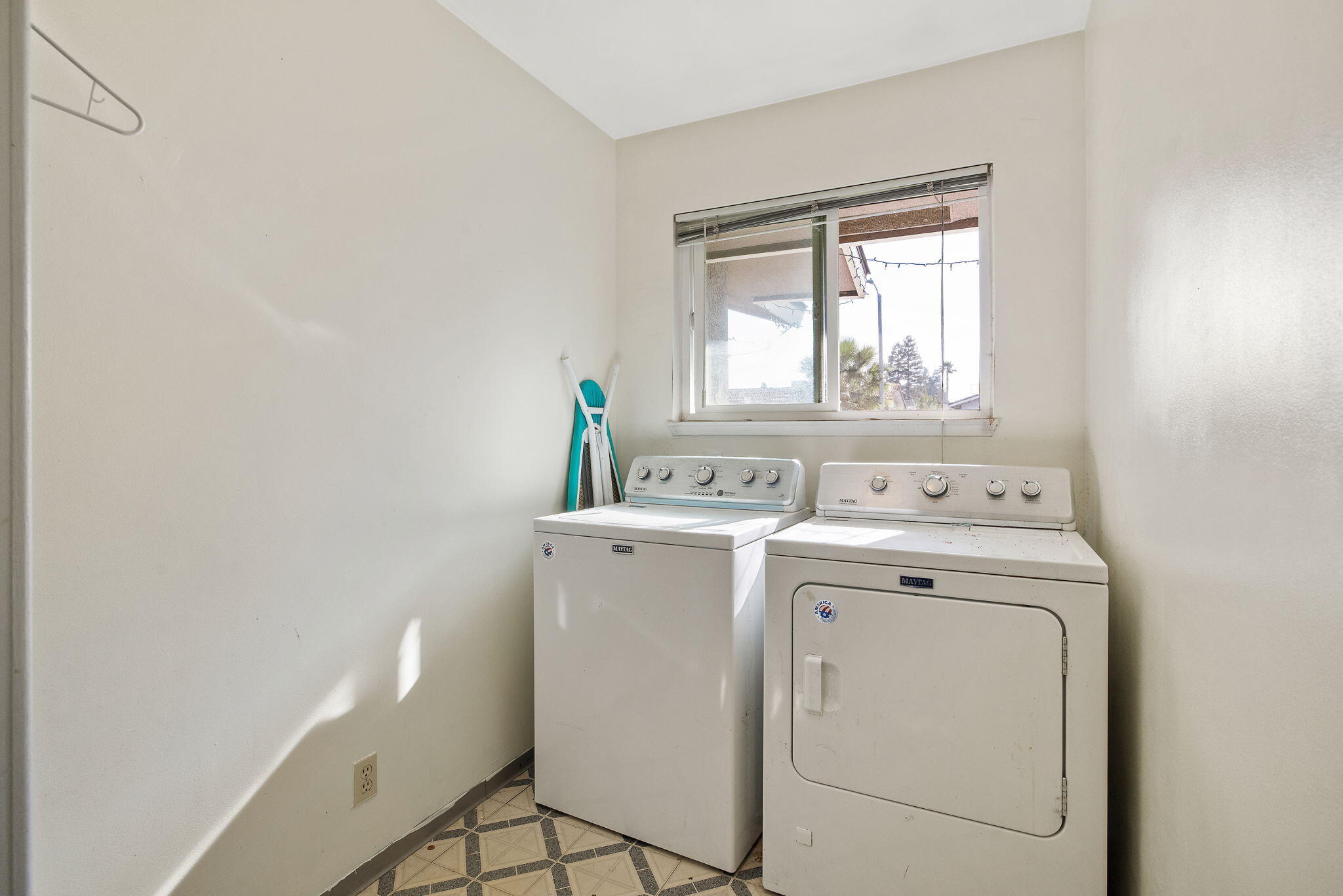 Visalia, California 93277, United States, 3 Bedrooms Bedrooms, ,2 BathroomsBathrooms,Residential,Active,247941