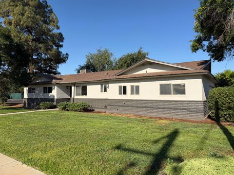 Photo of 129 Vine Street, Lemoore, CA 93245 (MLS # 242382)